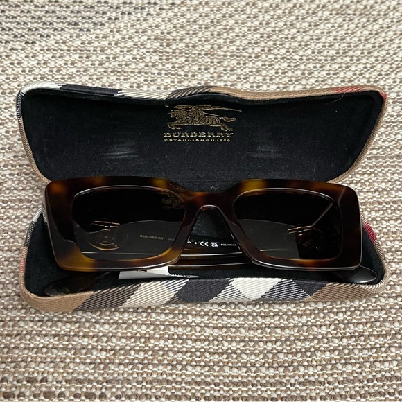 Burberry Daisy BE 4344 3316T5 Polarized Sunglasses NWT - Picture 12 of 12